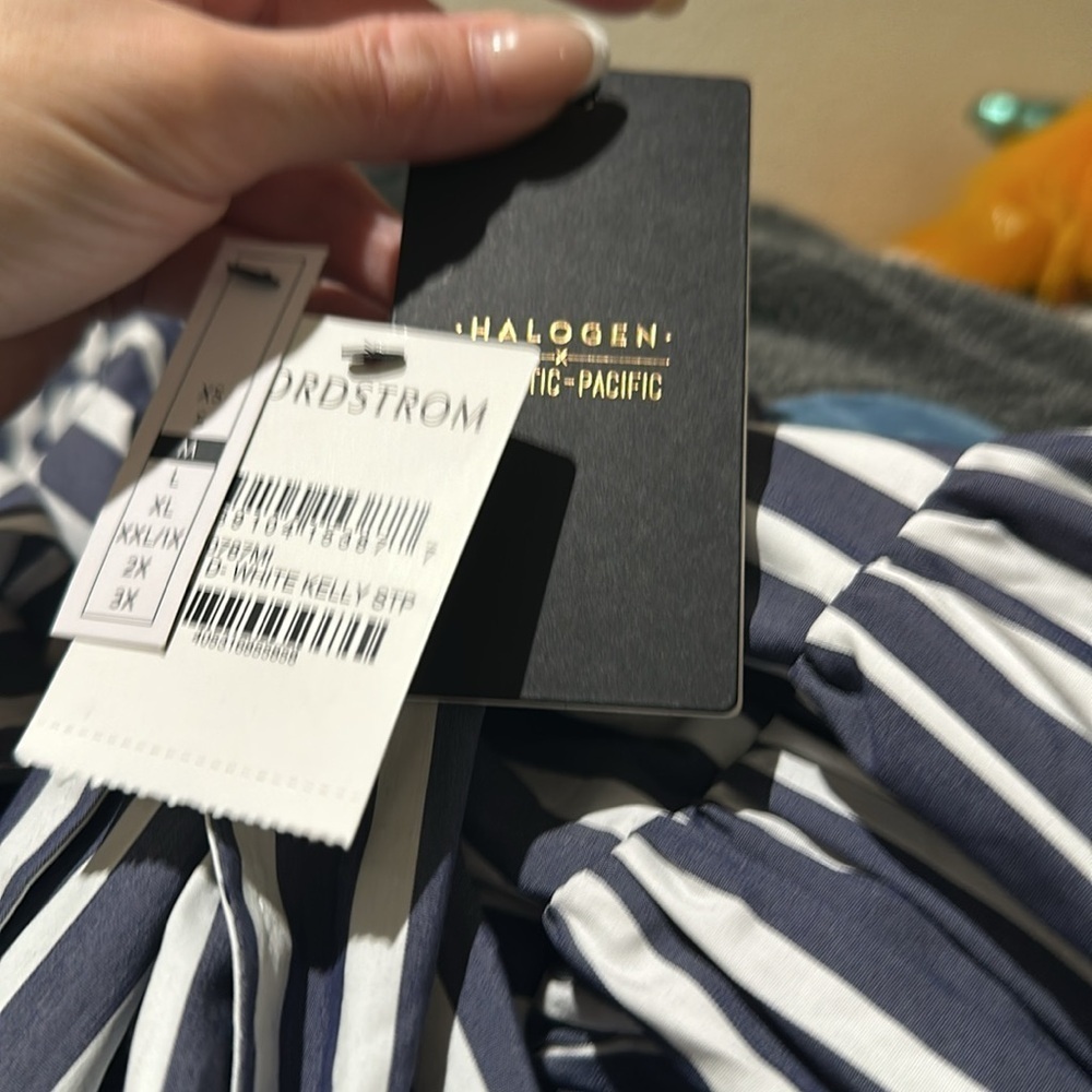 Nwt Halogen ®
x Atlantic-Pacific Ruffle
Stripe Tie Top - Picture 4 of 4
